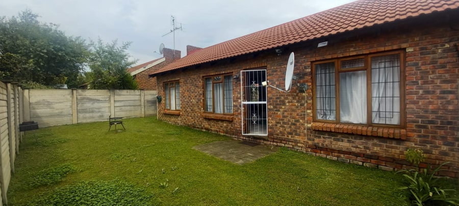 2 Bedroom Property for Sale in Langenhovenpark Free State